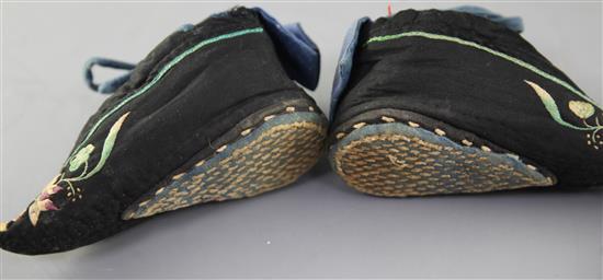 Four pairs of Chinese embroidered silk ladys shoes, late Qing dynasty